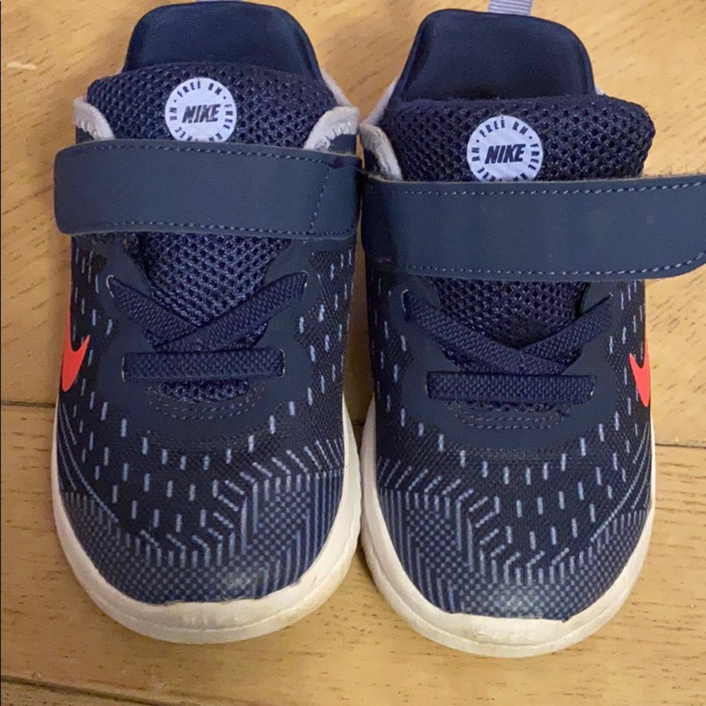 2/$20 Nike Sneakers Unisex 9c